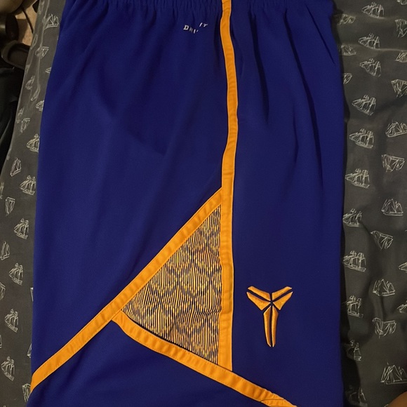 2 Nike Kobe Shorts - Picture 9 of 9
